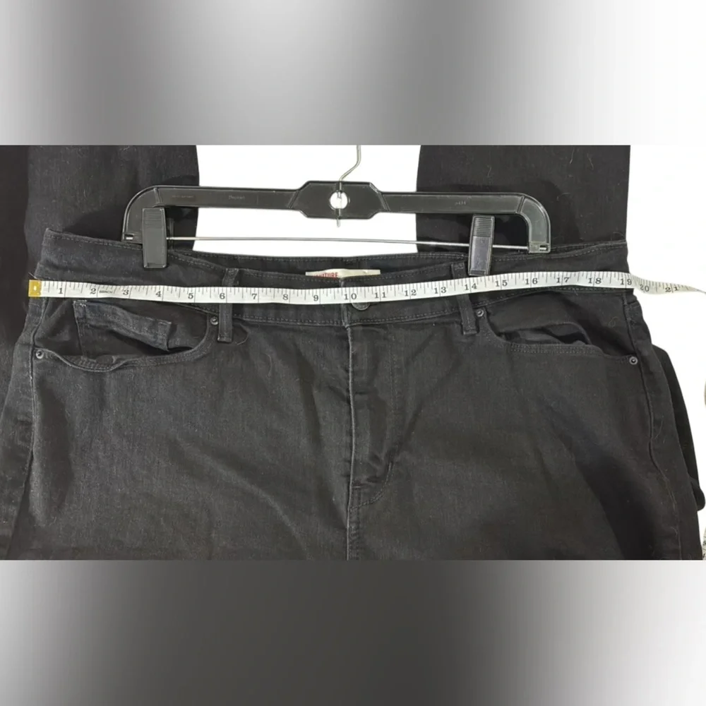 Levi Black hi-rise skinny jeans W35L30